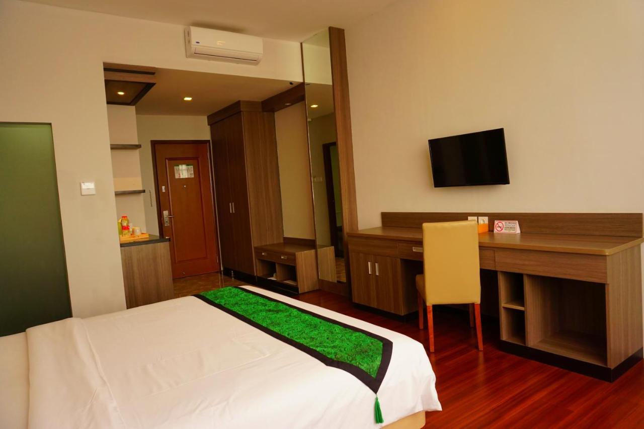 Airish Hotel Palembang Exterior foto