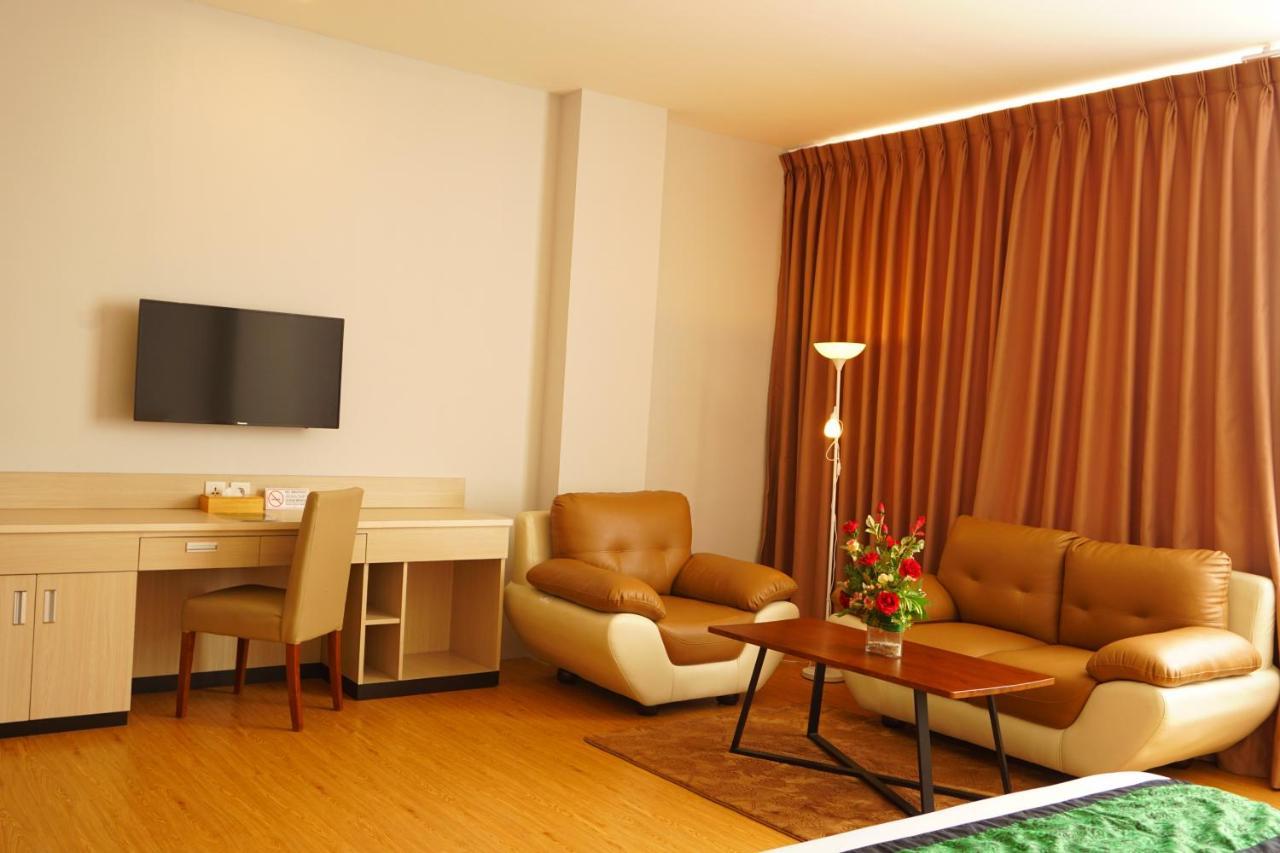 Airish Hotel Palembang Exterior foto